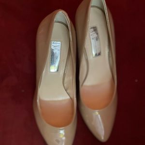Women Tan dress shoes
